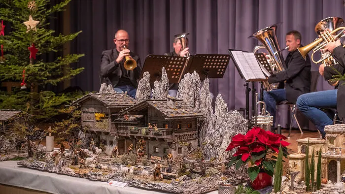 Rund 45 Holzkunstwerke aus Oberkärnten, dem Mölltal und dem Lienzer Talboden gab es bei der Ausstellung des Krippenvereines Nußdorf-Debant unter Obmann Sepp Bernhardt zu bestaunen.