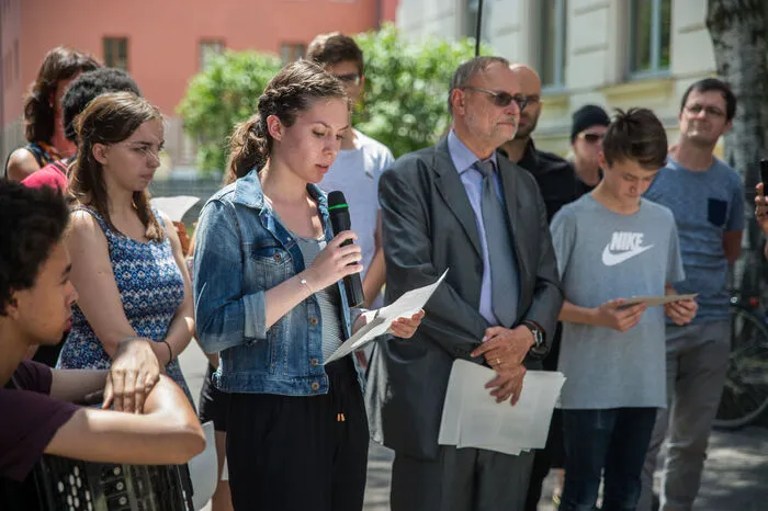 Der ehemalige Direktor Dietmar Dragaric (im Bild rechts) hat die Erinnerungskultur an der Schule immer schon forciert.