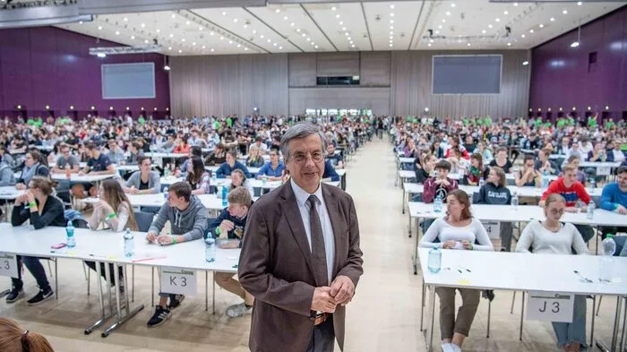 Med-Uni-Rektor Hellmut Samonigg begrüßte die Tausenden Bewerber