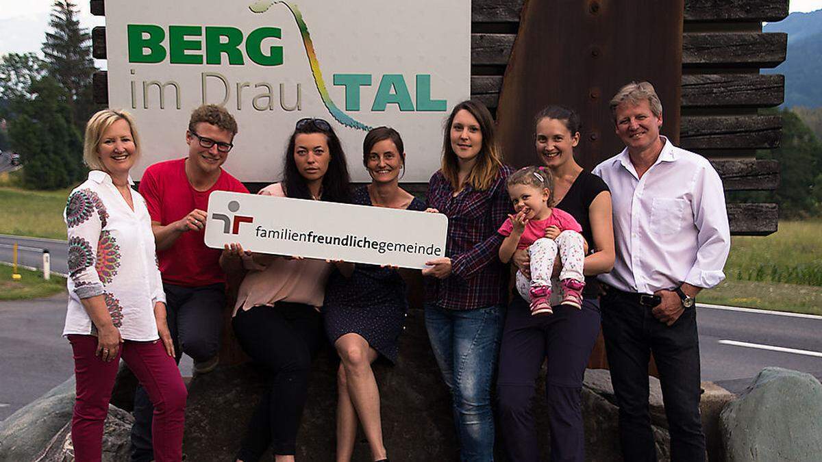 Hildegard Buchacher, Projektleiter Michael Dünhofen, Simone Ranacher, Birgit Kanzian, Claudia Stotter, Christine und Luna Fritzer, Alois Unterwaditzer