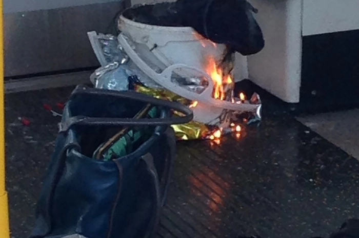 Die Zeitung "Metro" berichtete online über die Explosion eines weißen Behälters.