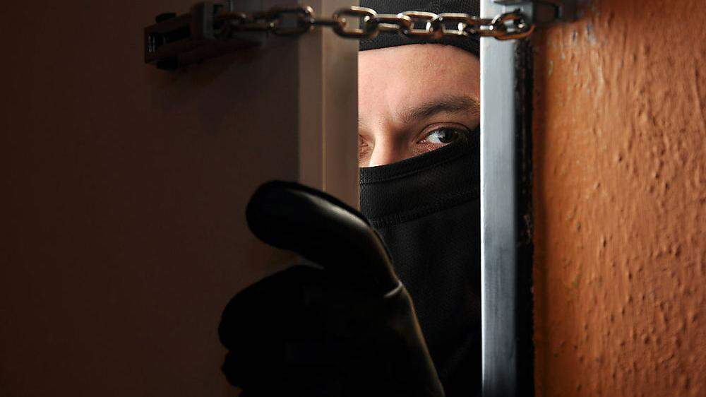 Einbrecher stiegen in einen Beherbergungsbetrieb ein (Symbolfoto)