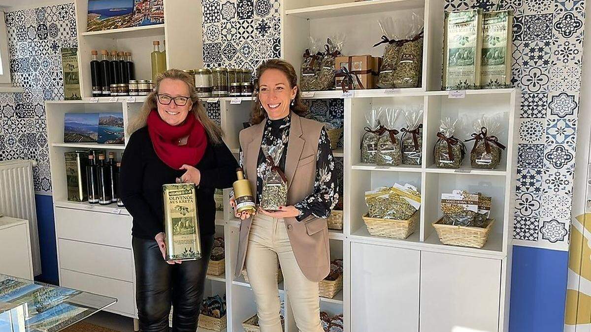 Karina Hopfgartner (links) und Julia Kapeller-Hopfgartner eröffneten in Feffernitz ihren neuen Kreta-Shop