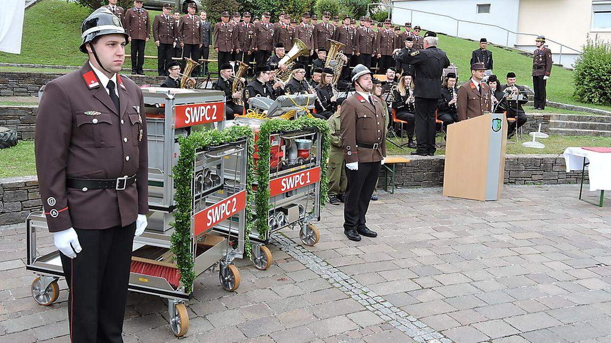 Die Feuerwehr feierte mit zwei Containern