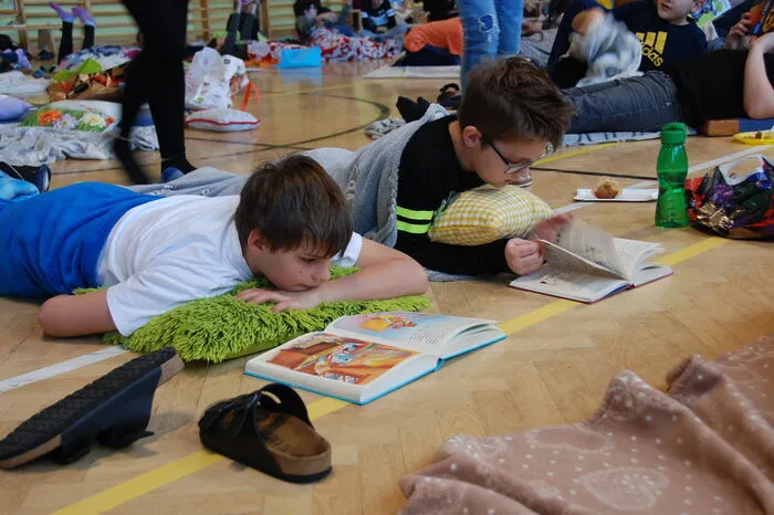 Ziel des Projekts ist die Leseförderung, die in der Schule eine große Rolle spielt. Klicken Sie sich durch weitere Bilder.