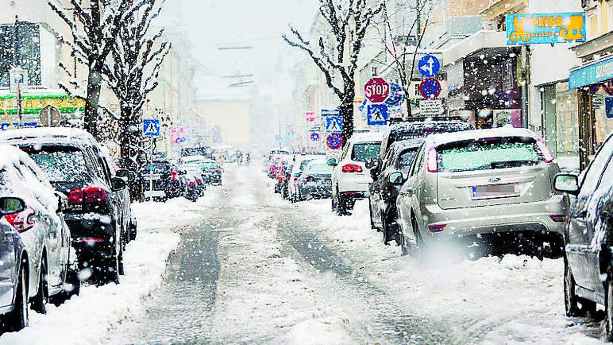 Viele Autos wurden eingeschneit 