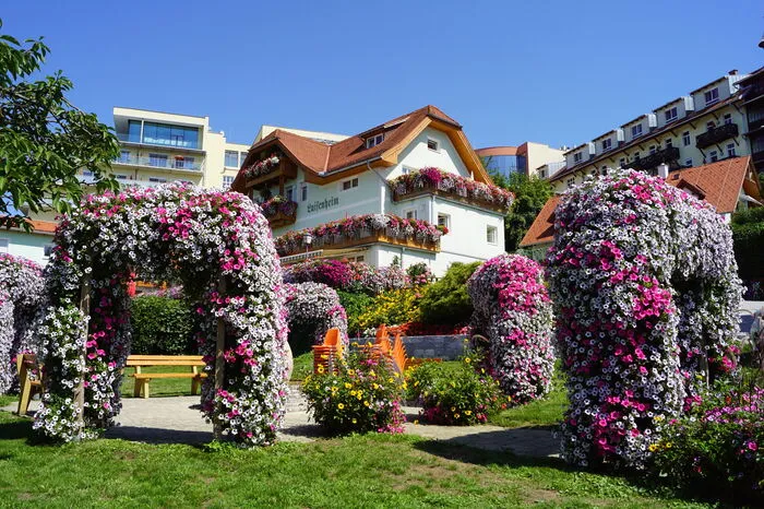 Fünf Floras für die Pension Luisenheim, Familien Raith u. Egger, Region Laßnitzhöhe