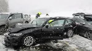 Mehrere Fahrzeuge waren bei einem Unfall auf der L 515 involviert