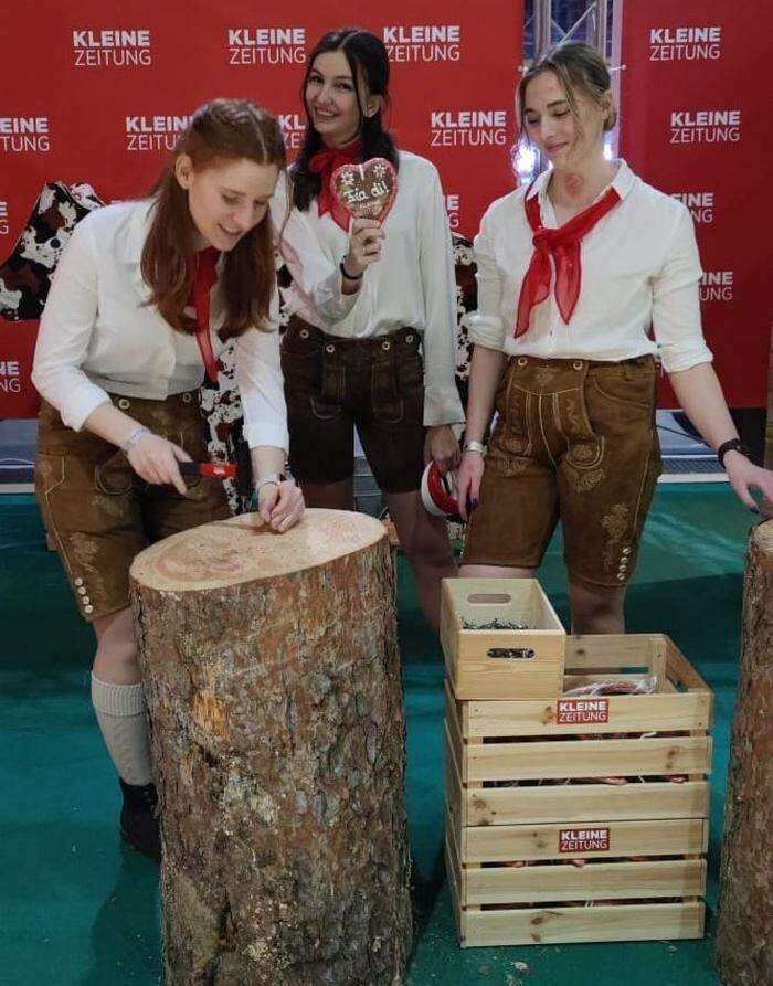 Lea, Nicki und Nina am Stand der Kleinen Zeitung