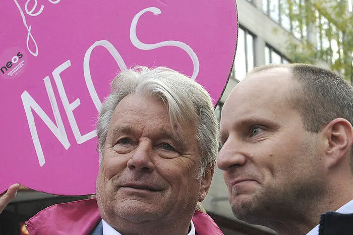 2012 gründet Strolz die Neos, immer dabei als Mentor, Unterstützer und Finanzier Hans-Peter Haselsteiner.  