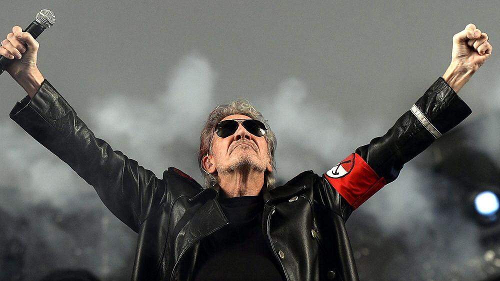 Roger Waters (73), singend gegen Mauerbau
