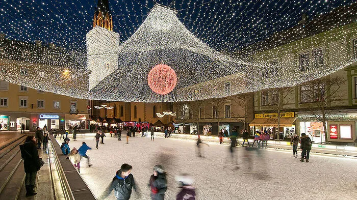 Der Eislaufplatz wird auch heuer wieder stimmungsvoll geschmückt