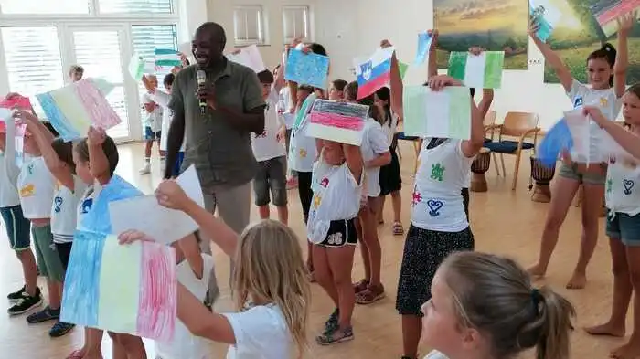 30 Kinder nahmen diese Woche an einem Workshop (veranstaltet im Rahmen des Ferienprogramms) im Dorfhof in Markt Hartmannsdorf teil.