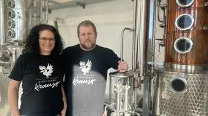 Carmen und Werner Krauss ziehen in der „Distillery Krauss“ in St. Martin im Sulmtal die Fäden