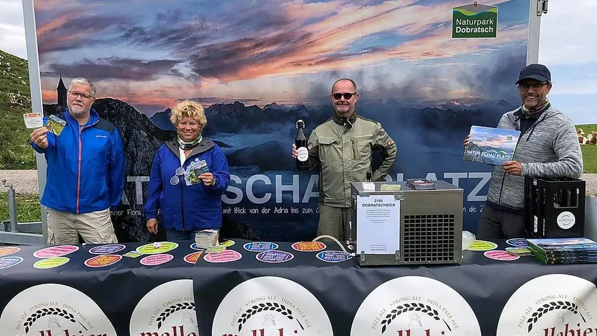 Prost mit Abstand: Gerhard Benigni, Irene Hochstetter-Lackner, Rudolf Malle, Robert Heuberger (von links)
