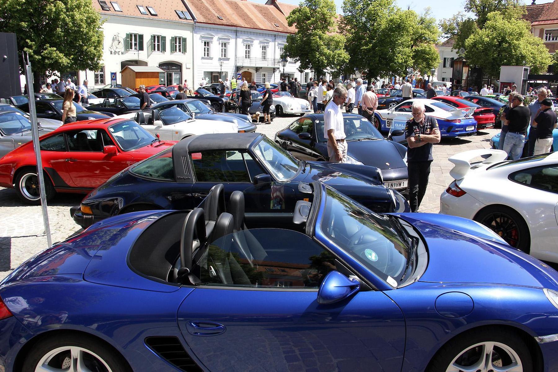 Autos, Autos, Autos: 172 Porschefahrer trafen sich in Fürstenfeld