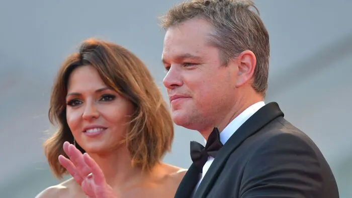 Die Stars am Lido treffen ein: US-Schauspieler Matt Damon und seine Frau Luciana Barroso bei der Eröffnung der 74. Ausgabe des ältesten Filmfestivals der Welt.