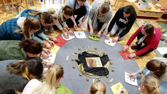 Kindergartenpädagogen und -pädagoginnen genießen einen hohen Stellenwert in der Gesellschaft