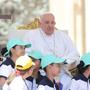 Papst Franziskus bei der Messe zum Welt-Kindertag