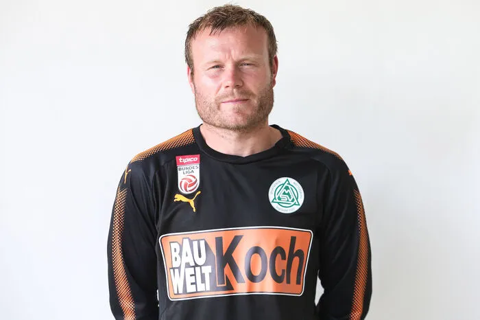 Markus Böcskör, geboren am 1. Oktober 1982 Vereine als Profi: Neuberg, Kapfenberg, Kaizer Chiefs, Parndorf, Mattersburg Spiele für Mattersburg (vor der Saison): 51