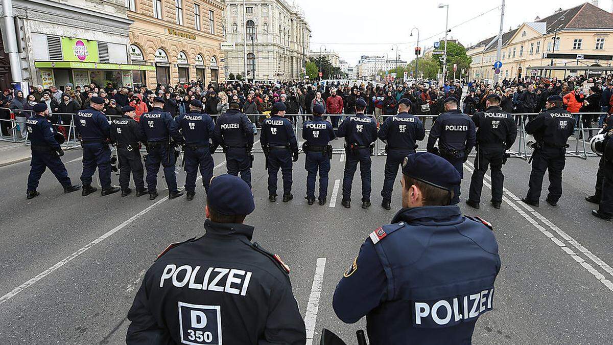 Demo und Gegendemo in Wien (Sujetbild)