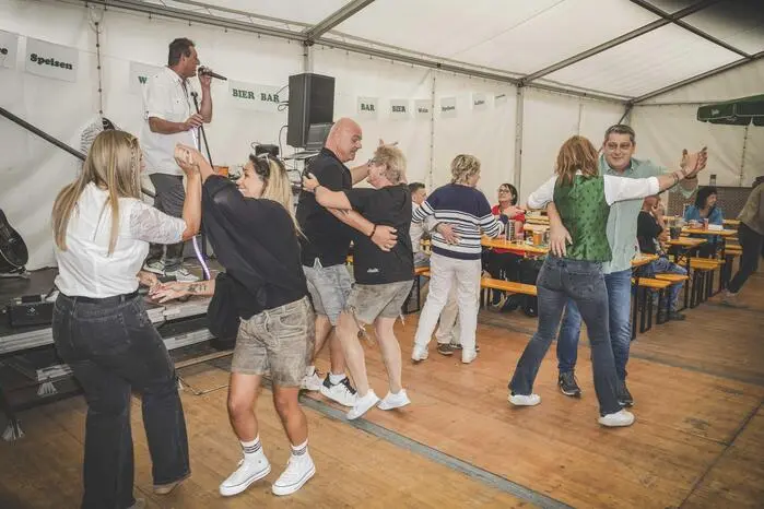 Ab 16 Uhr sorgte DJ Ronny beim Dämmerschoppen im Gösser-Biergarten für musikalische Unterhaltung.