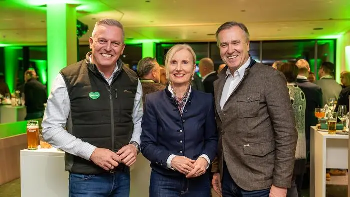 Landeshauptmann Mario Kunasek durfte auch ÖSV-Präsidentin Roswitha Stadlober und Sturm-Präsident Christian Jauk begrüßen.