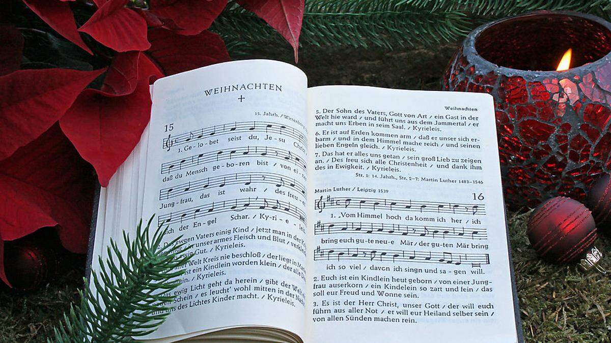 Am Heiligen Abend feiern viele in der Kirche Christi Geburt. Zahlreiche Krippenfeiern und Christmetten laden dazu ein  