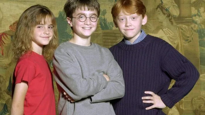 Die Verfilmung des ersten Harry Potter-Films “Der Stein der Weisen” ist über 20 Jahre her. Die einstigen Kinderstars sind während der Filmreihe erwachsen geworden. Doch was machen die Schauspieler eigentlich heute so?