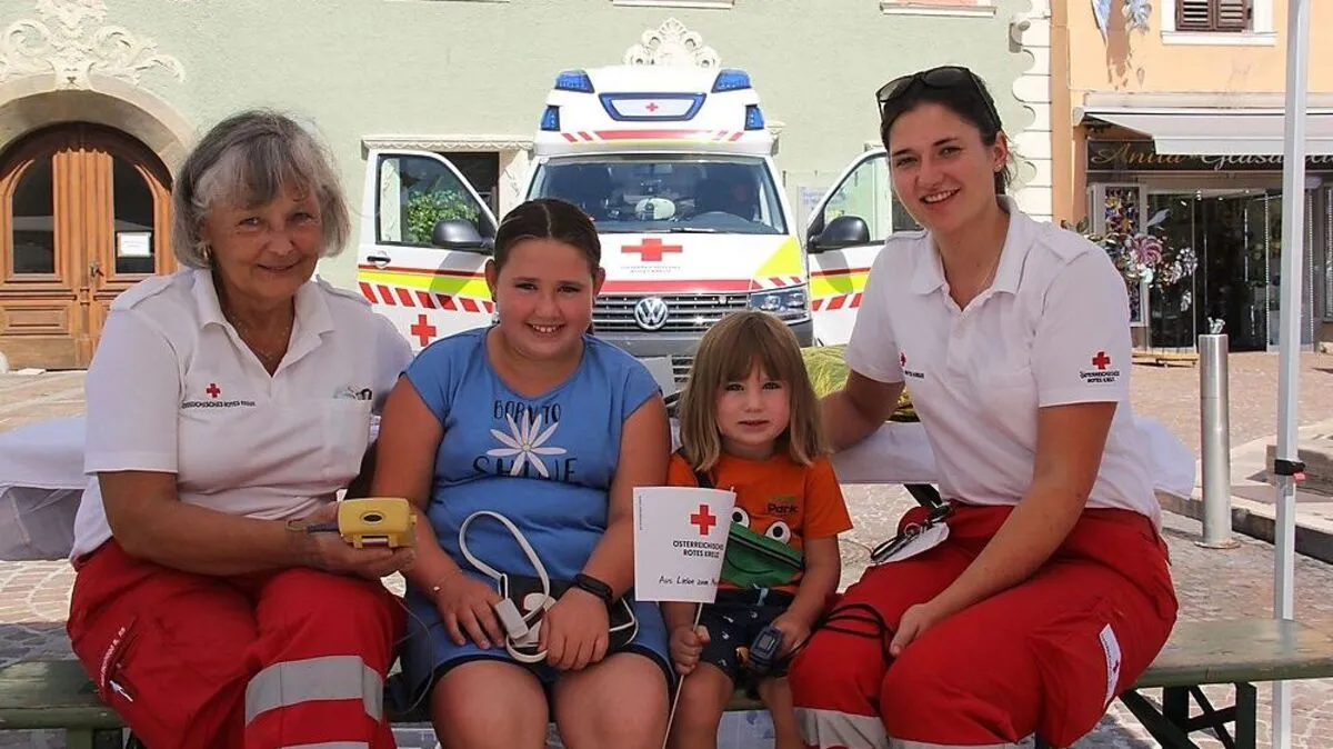Am Hauptplatz können die Kinder das Rote Kreuz kennenlernen