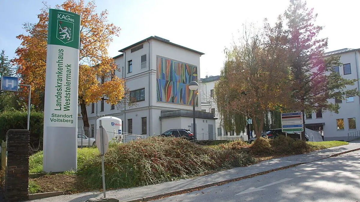 Mitarbeiter und Patienten, die mit dem möglichen Virusträger Kontakt hatten, werden derzeit getestet