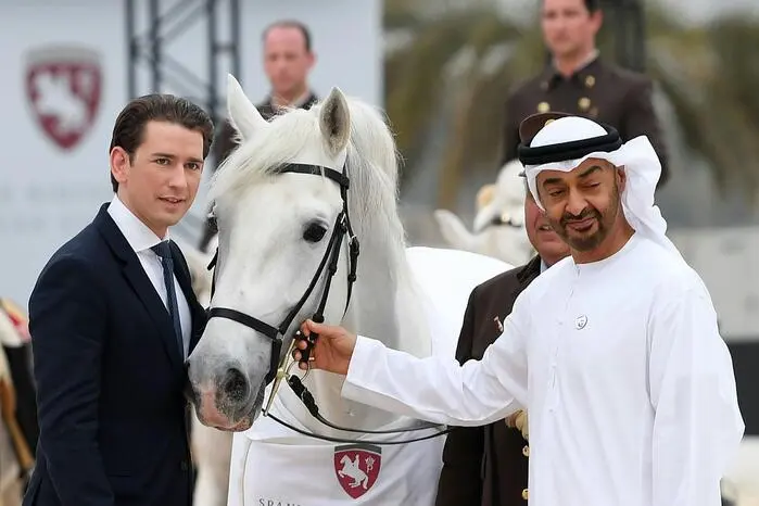 Für den Kronprinzen wird das Vergnügen sogar anhalten: Er erhielt von Kurz im Anschluss den Lipizzanerhengst "Neapolitano Theodorosata" als Geschenk der Republik. 