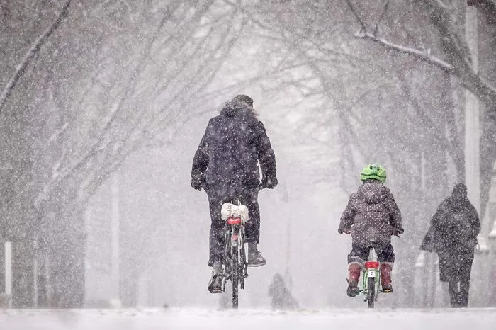 Die Radfahrer lassen sich von schlechten Wetter nicht von ihrem Sport abbringen
