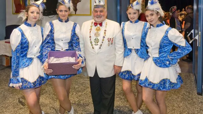 Spielbergs Präsident Ernst Kranawetter mit der Judenburger Garde.