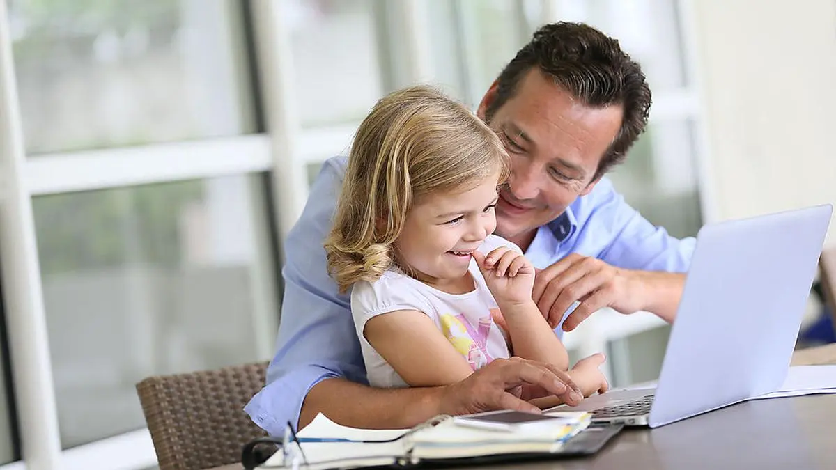 Kindererziehungszeiten werden mit einem monatlichen Wert von 1828,22 Euro für die Pension bemessen - auch bei Vätern