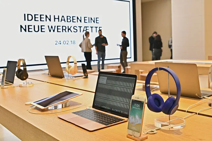 154 Mitarbeiter arbeiten im Apple-Store.