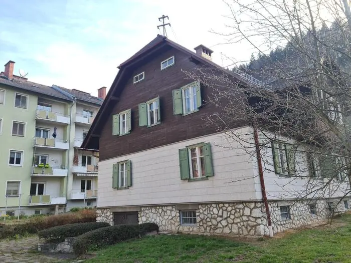 Das alte Haus von des praktischen Arztes Buchhäusl wird abgerissen. Die Gemeinde hat diesen Grund vor fünf Jahren gekauft