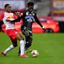 Gideon Mensah (rechts) wird nicht zu Sturm wechseln