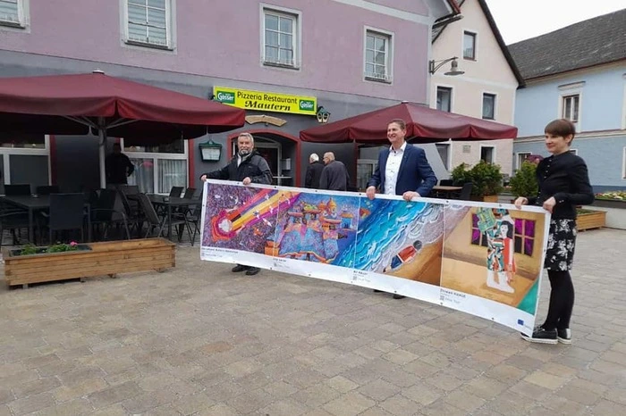 In Mautern im Liesingtal wurden die Bilder der internationalen Künstlerinnen und Künstler auf Plakate aufgezogen und werden im gesamten Ortszentrum gezeigt.