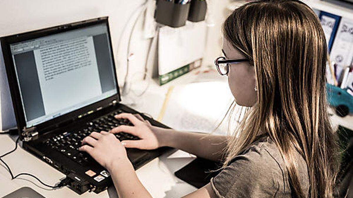 Lernen am Laptop ist für zahlreiche Schüler in Villach im Moment Standard