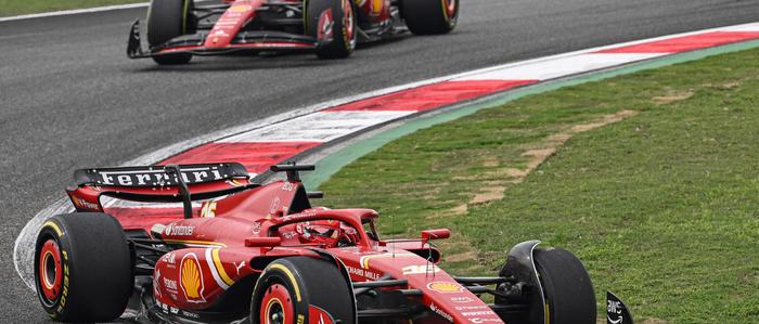 So kennt man die Ferraris auf der Rennstrecke - im typischen Rot