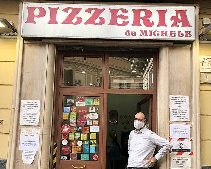 Die Pizzeria da Michele ist die wohl berühmteste der Stadt