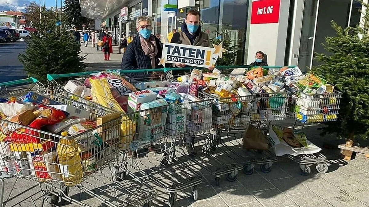 Mitglieder der "Jungen Volkspartei" (JVP) sammelten Lebensmittel für benachteiligte Menschen im  Bezirk Spittal