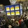 Der Adventwürfel des Lions Club Leibnitz leuchtet am Hauptplatz