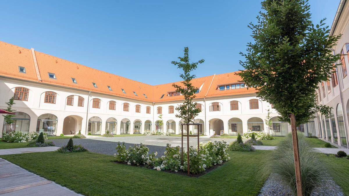 Gelungenes Beispiel für Bauen im Bestand: Das „Schloss am Stein“ im Ortszentrum von FürstenfeldOHNEWEIN, kk (2)
