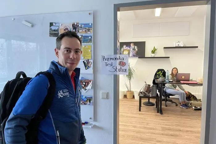 Thomas Holzer zeigt einen Blick hinter die Kulissen der Quetschn Academy.