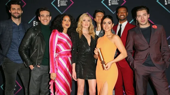 Großer Bahnhof für die Darsteller der TV-Fantasyserie "Shadowhunters" (zu sehen auf Netflix) bei den People's Choice Awards in Los Angeles. "Shadowhunters" wurde zur besten TV-Show gekürt, ...  