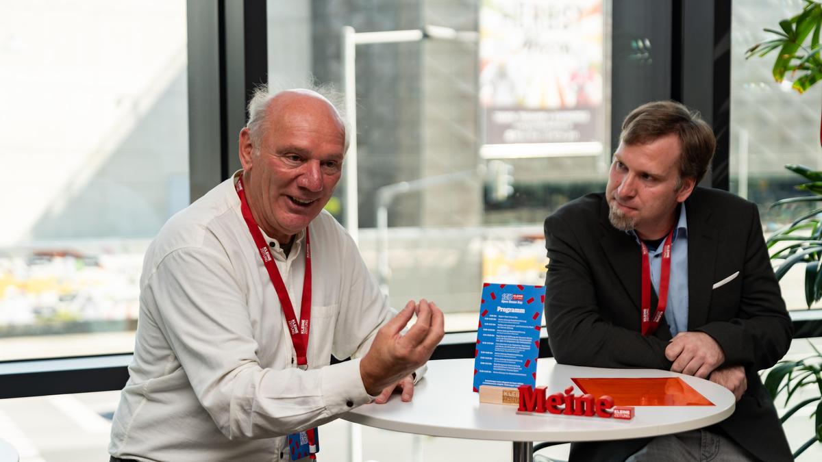 Chocolatier Josef Zotter im Gespräch mit Manfred Neuper, Leiter des Wirtschaftsressorts bei der Kleinen Zeitung 