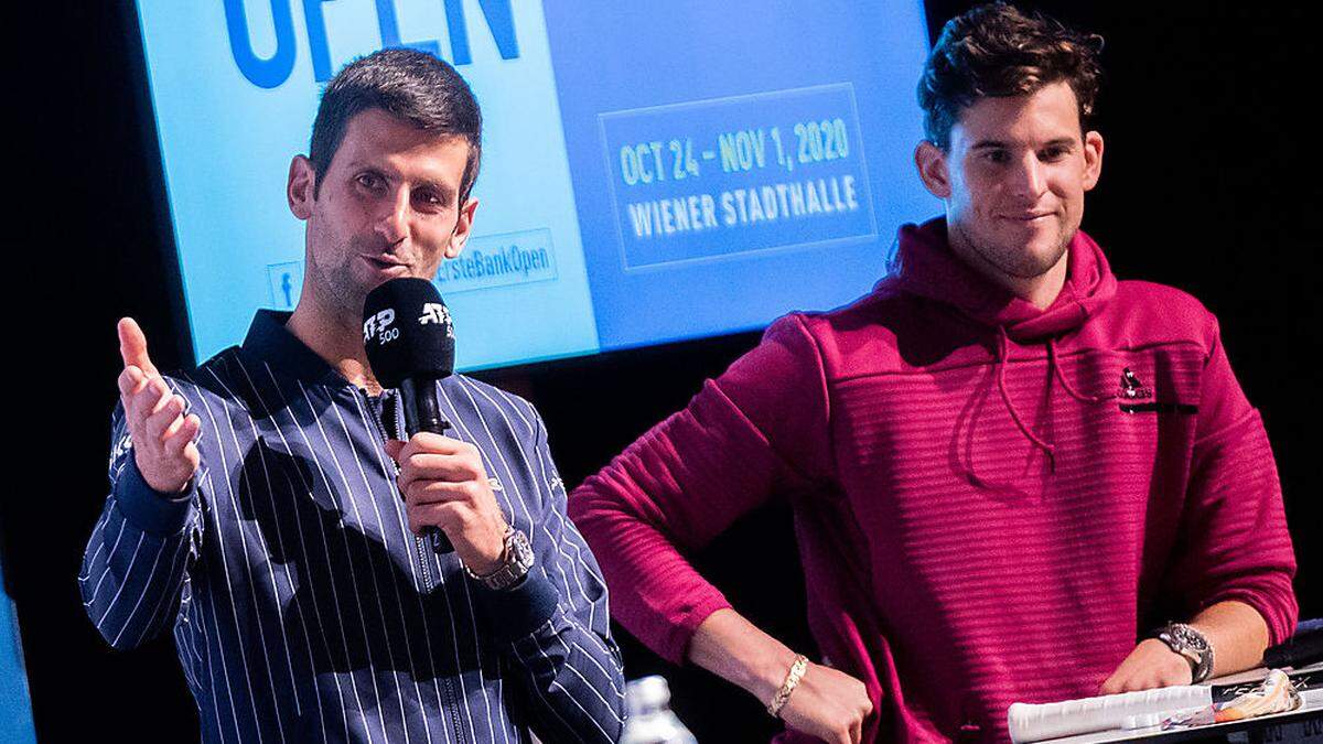 Djokovic und Thiem bei der Pressekonferenz am Sonntag.