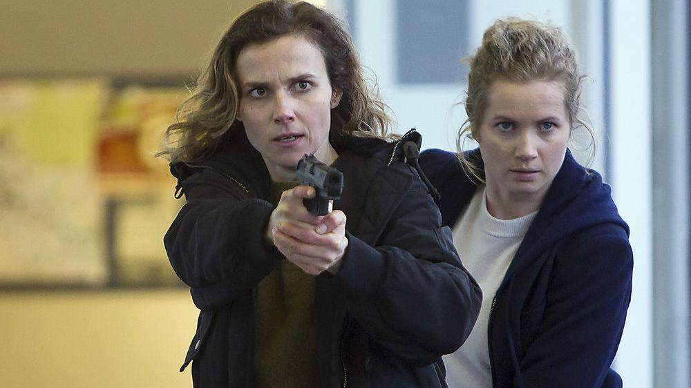 Karin Gorniak (Karin Hanczewski) und Leonie Winkler (Cornelia Gröschel) in einem Krimi, der nah an der Realität angesiedelt ist.